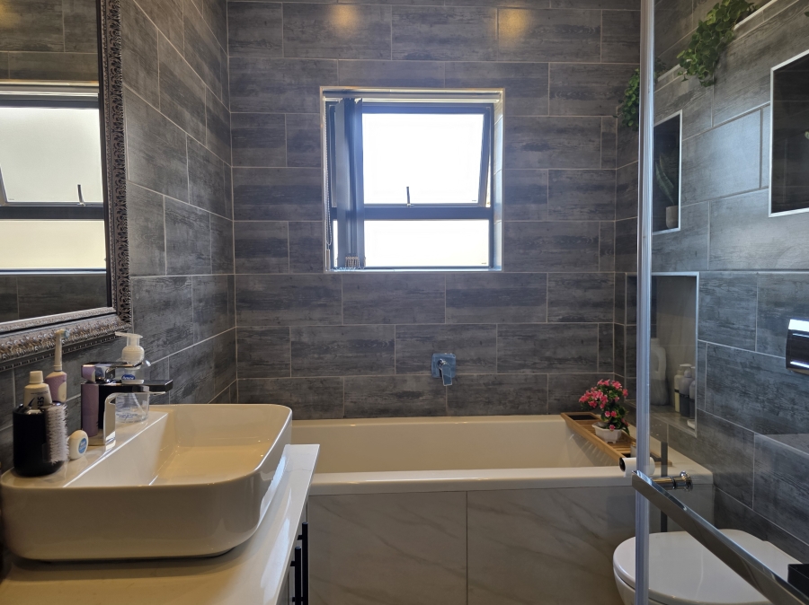 3 Bedroom Property for Sale in Wavecrest Eastern Cape